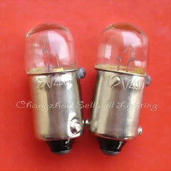 10pcs miniature 12v 4w ba9s A690 light bulbs close-up on red background